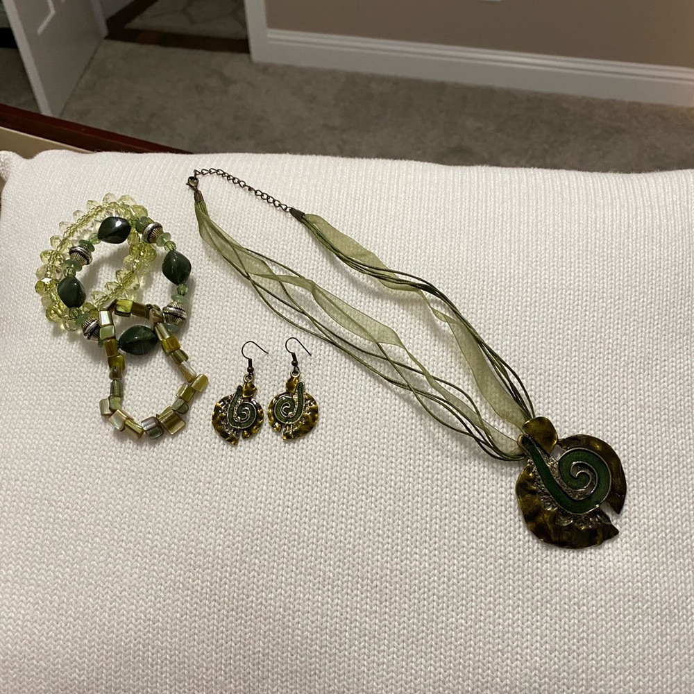 Green necklace earrings and bracelet set bohemian